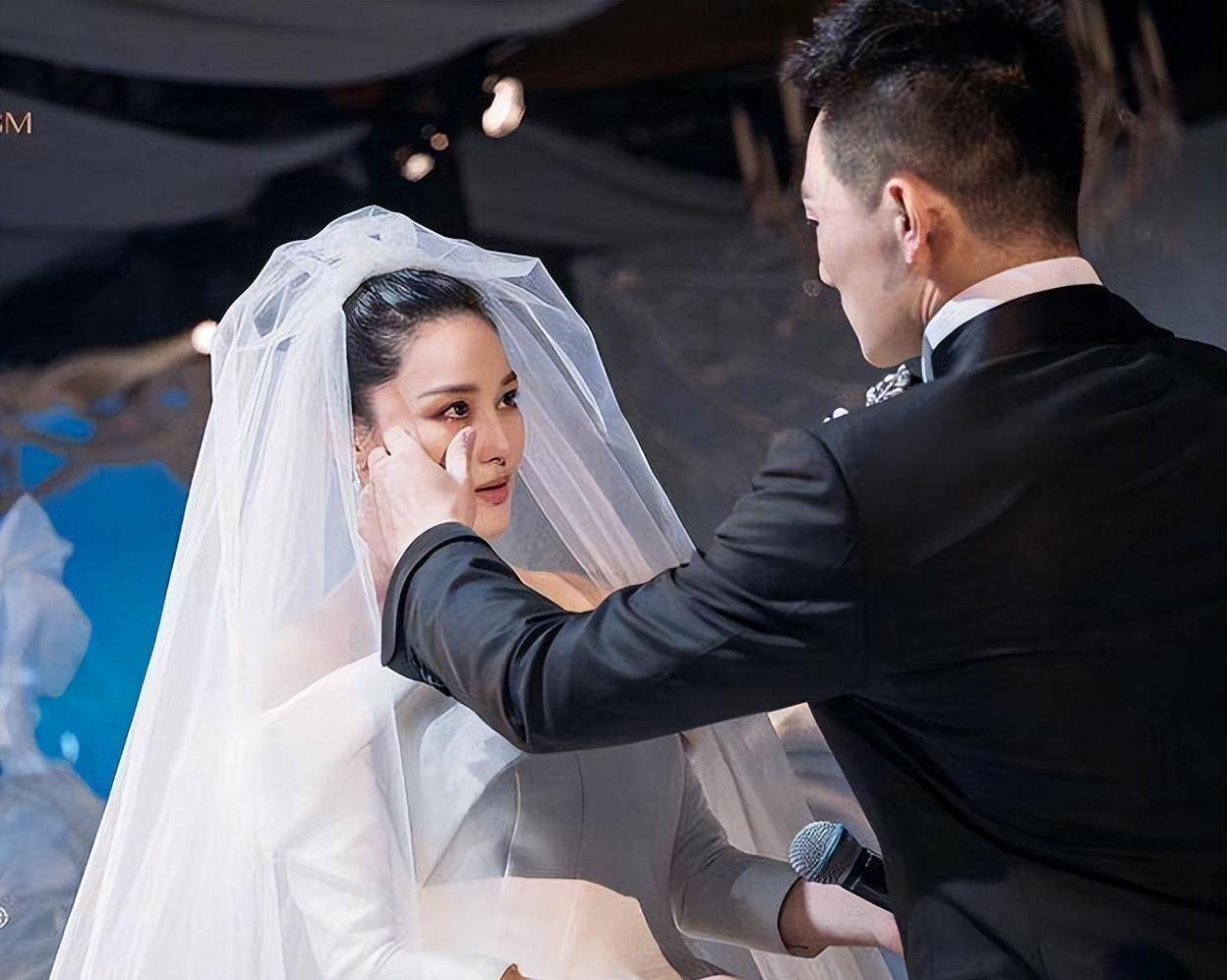 5年后再看何捷:娶到岁月静好的张馨予,是他一生的幸运_李晨_恋情_头发