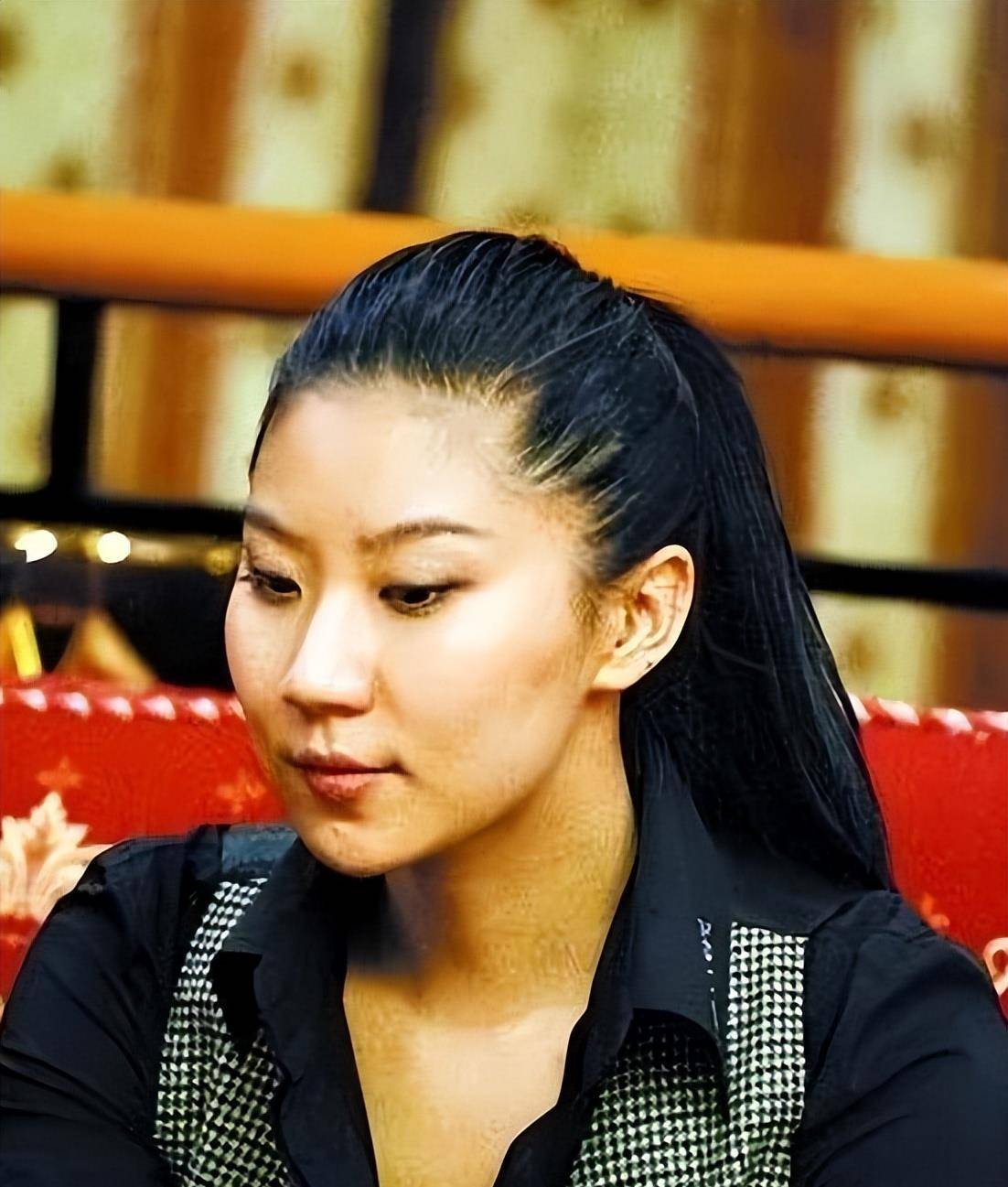 原创嫩模coco和大49岁谢贤同居12年得分手费2000万现状让人羡慕