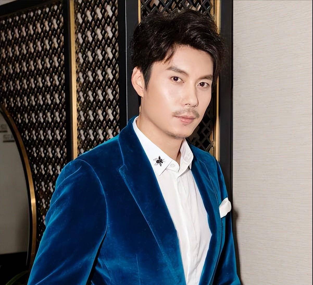 一部电影的票房已经超过了10亿,有八位40岁以下的演员,哪一种含金量最