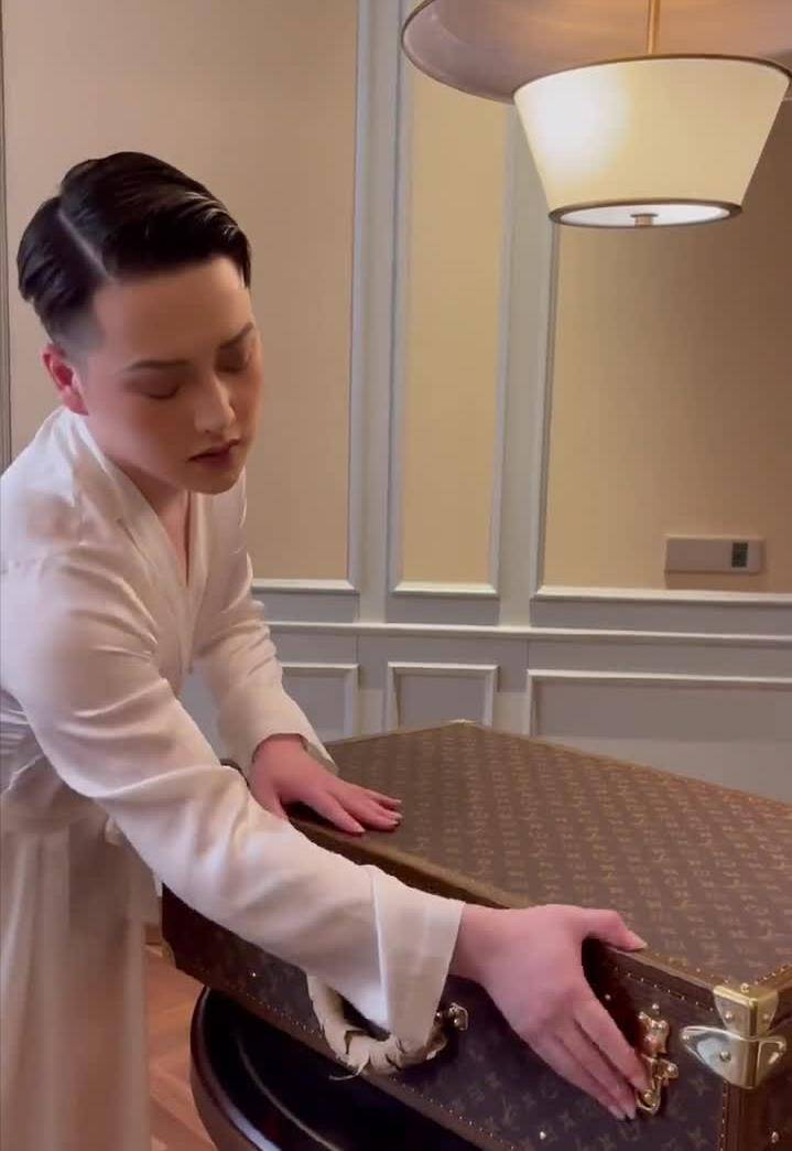 柏公子:雌雄难辨"真贵妇",碰瓷秦奋惹争议,神豪老