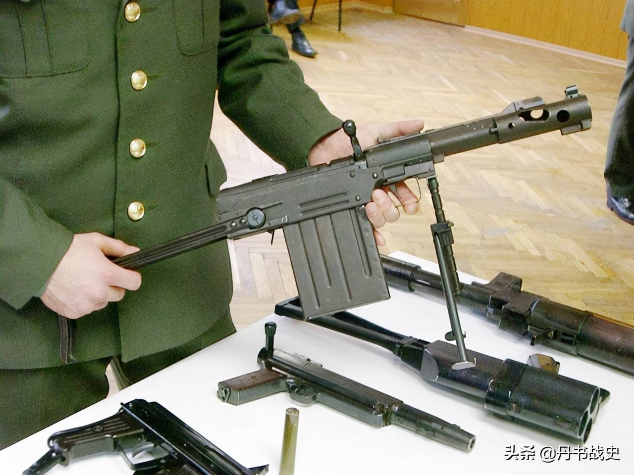 苏联特工的秘密装备,"暴风雨"特种枪械