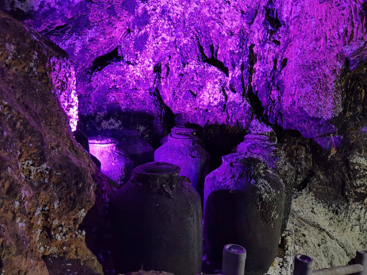 石海洞天兴文县的大坝镇的天然藏酒洞