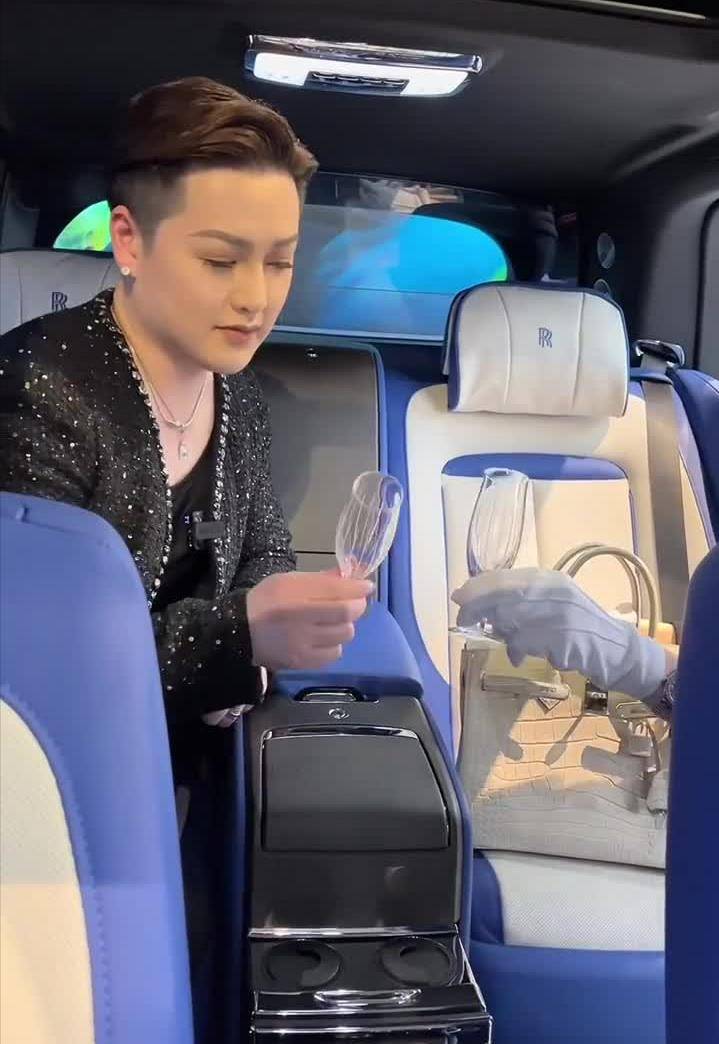 柏公子:雌雄难辨"真贵妇",碰瓷秦奋惹争议,神豪老