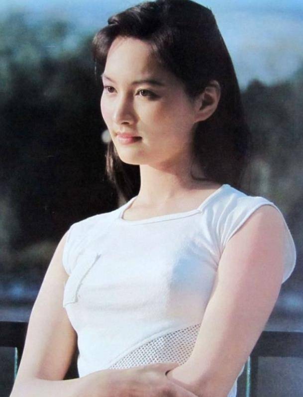 女星殷亭如:丈夫去世那天和女儿抱头痛哭,巨大压力让她骤然离世_气质