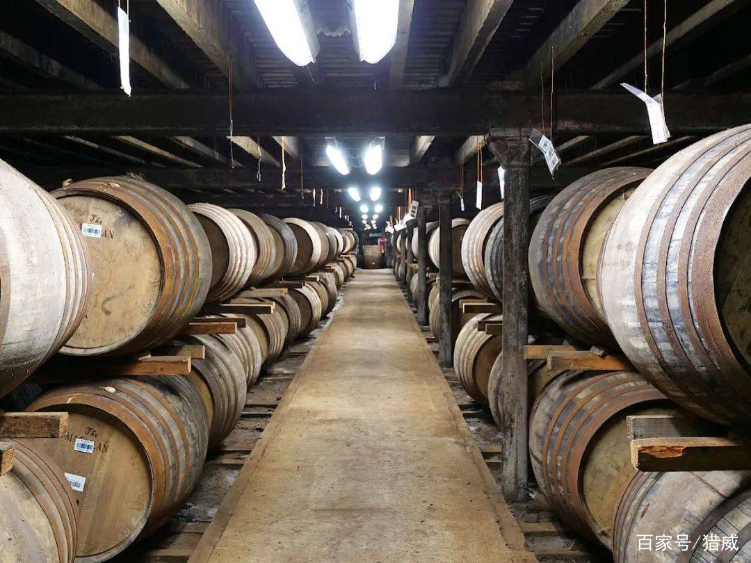 酒厂木桶很明显,麦卡伦的定位逐渐朝着奢侈品和投资品来定位的.