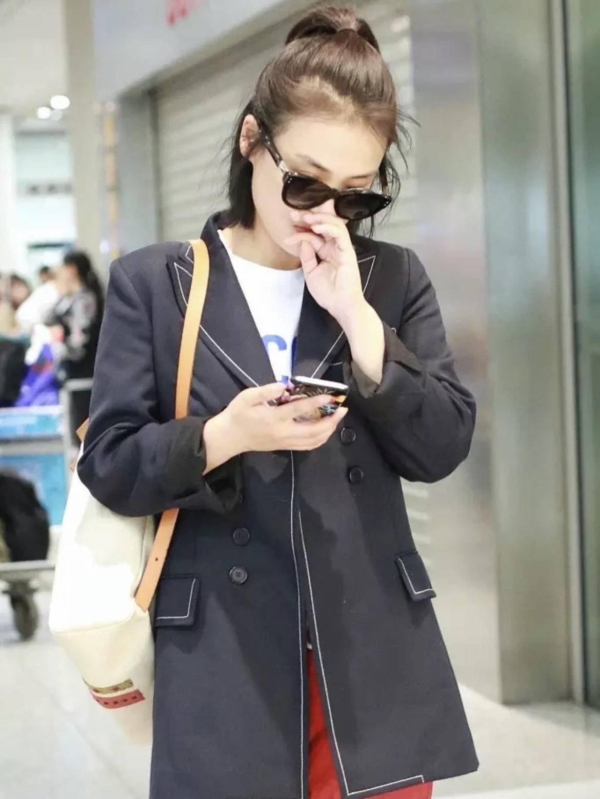 原创马思纯气质非一般穿西装配运动裤造型洋气半扎发型气场全开