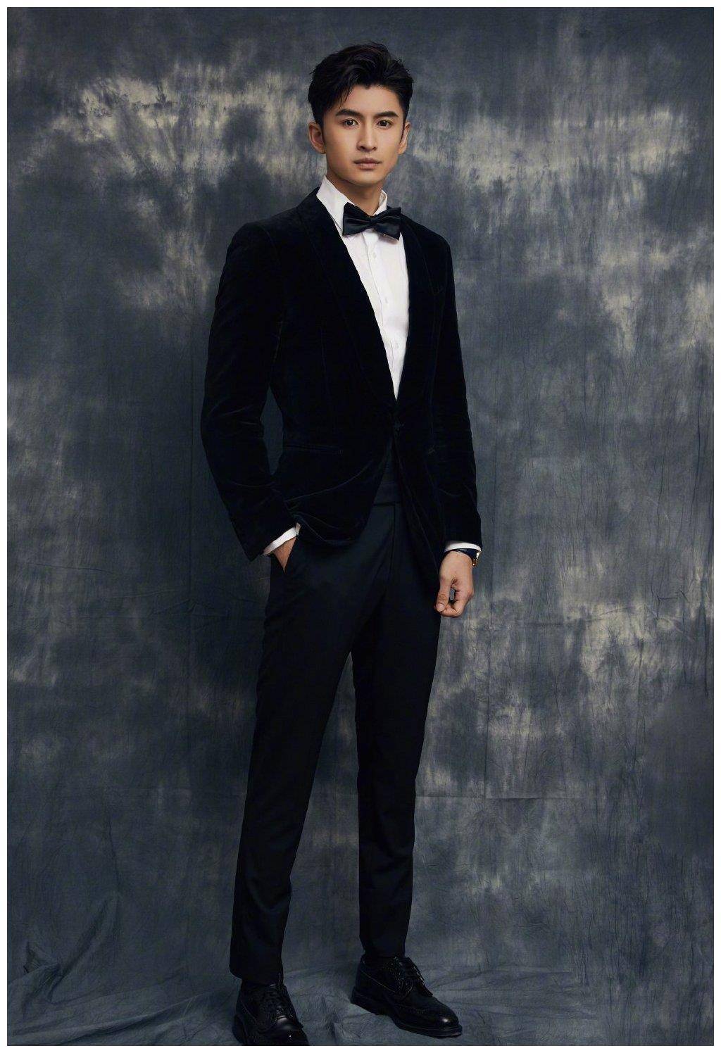 185cm张云龙秀长腿,八套西装造型暗藏"小心机",绅士感十足!