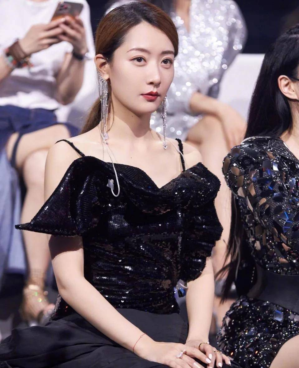 原创非常有女人味的陕西美女演员白冰