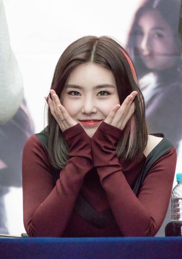 bravegirls的成员们彼此之间的关系非常密切,虽然她很