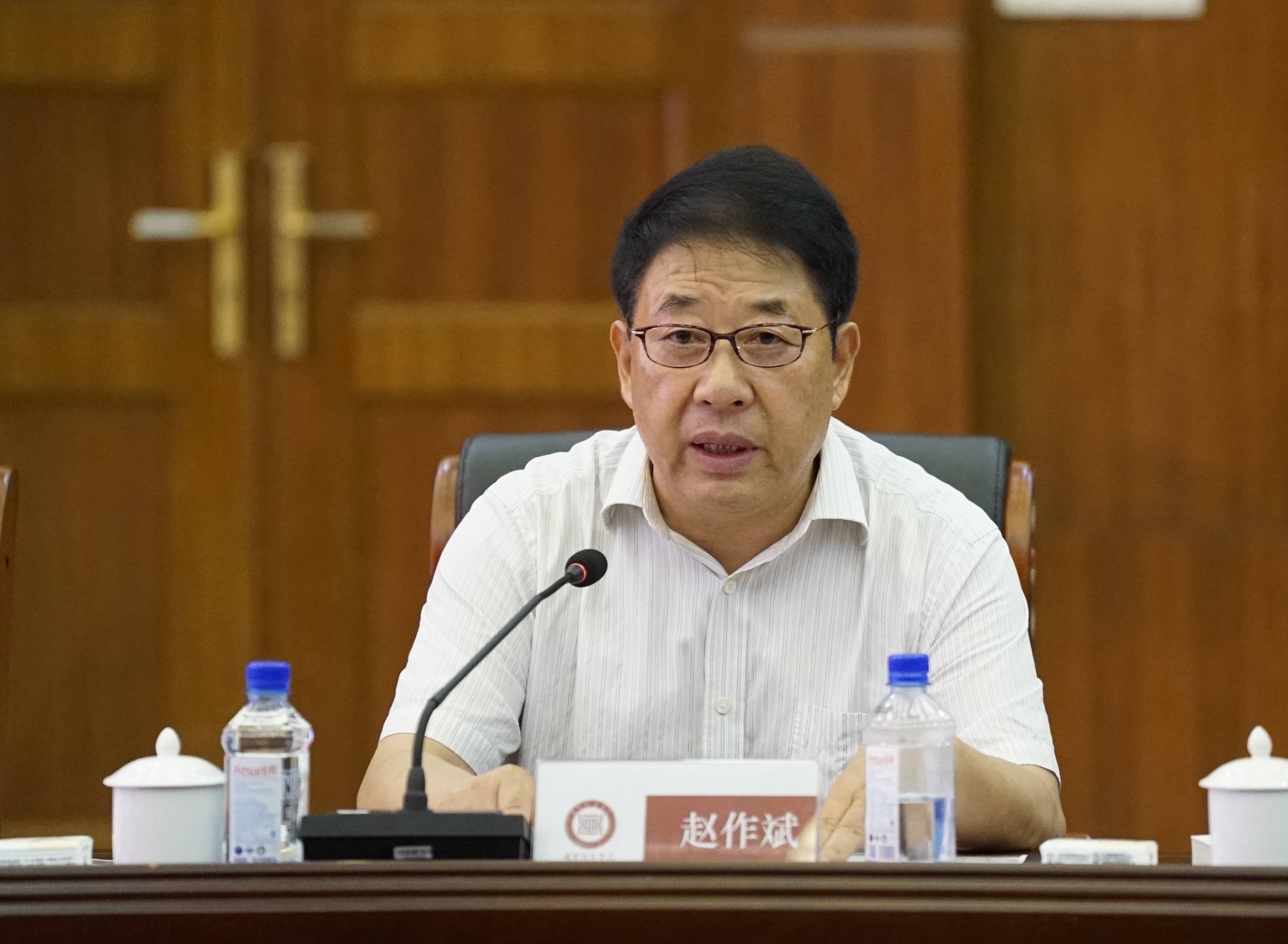 曹德旺一行莅临广信科教集团考察调研集团总裁武昌理工学院校长赵作斌