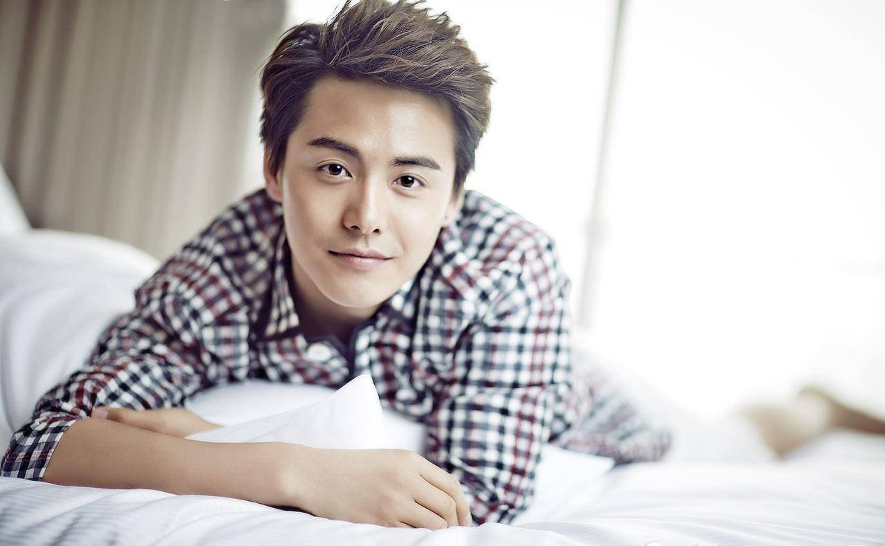 很多人对马天宇的印象是,《幻城》中的樱空释长发飘飘,白衣如雪眼神