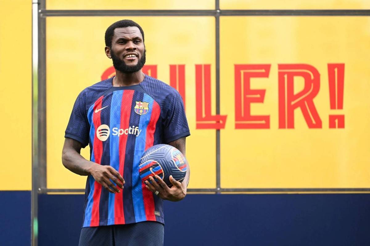 足坛詹姆斯凯西加盟巴萨俊凯是新亚亚图雷接班布教授