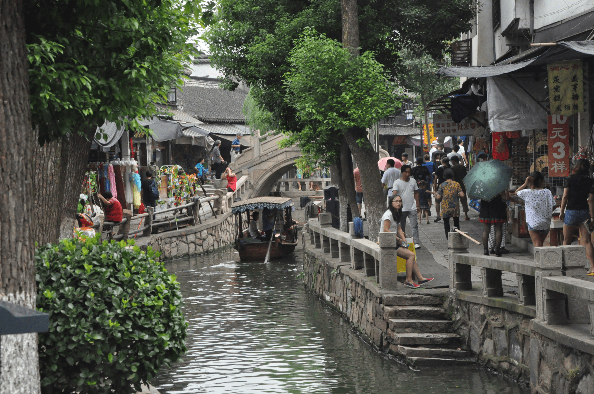 江苏有一2500年古镇，却常被念错名字，游客称其“桥都”，在苏州