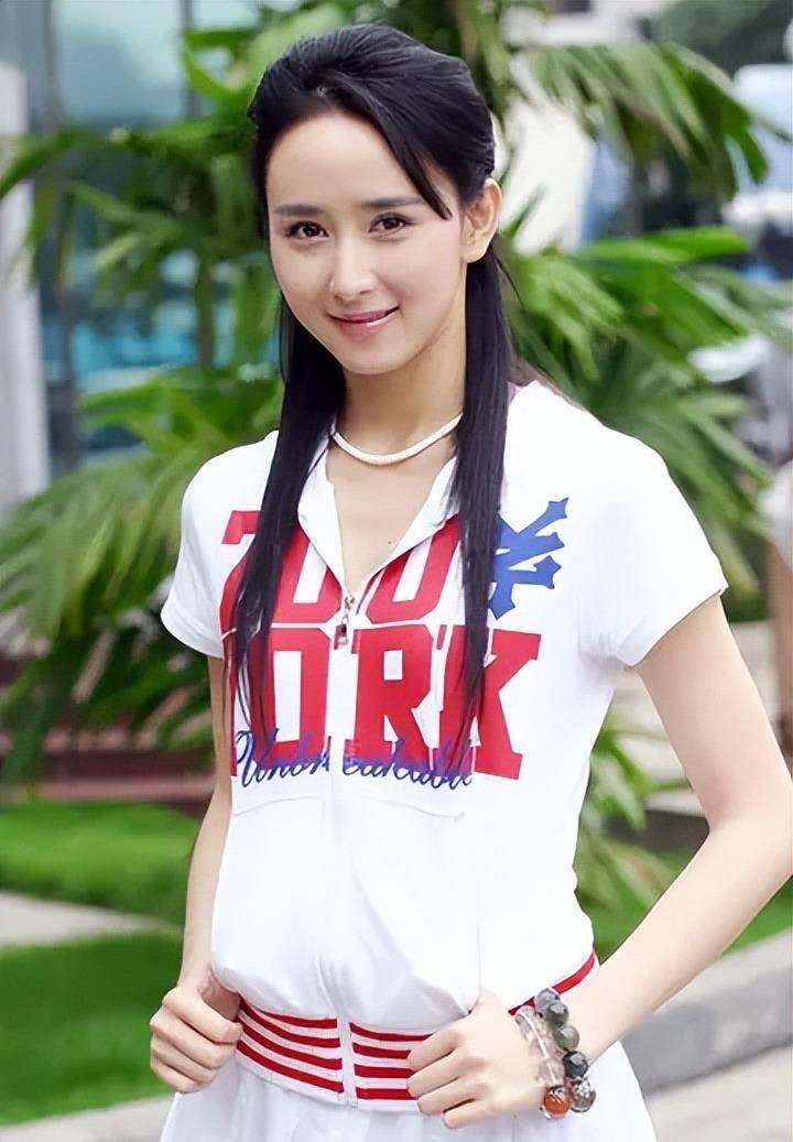 "拿督夫人"胡静:被亿万富商苦追三年,如今活成众人羡慕的模样_朱兆祥