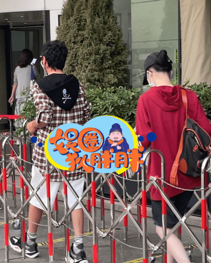 孙楠带女儿看话剧,22岁买宝瑶模样大变