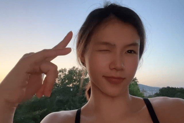 又一位跳水女神亮相!素颜出镜五官精致太漂亮,刚夺得世锦赛冠军_林珊_