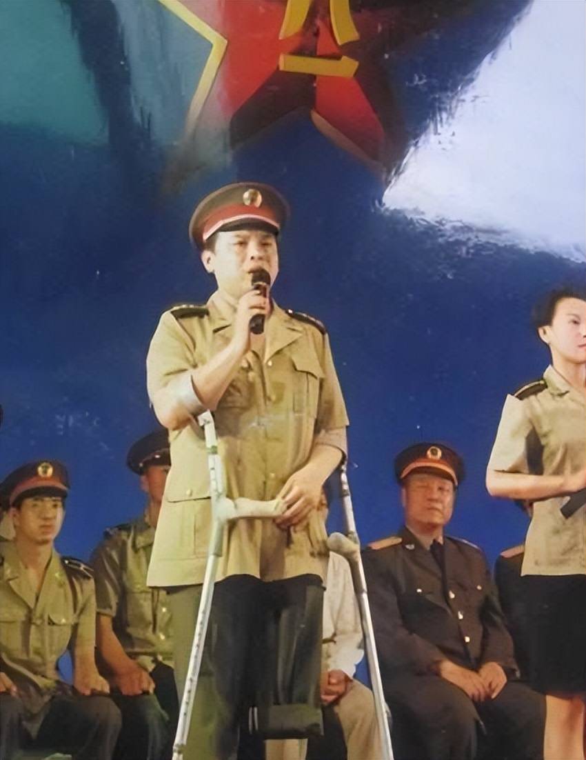 徐良:因"老山战役"落下终身残疾,春晚一炮而红却被万人唾骂_徐亮_战友