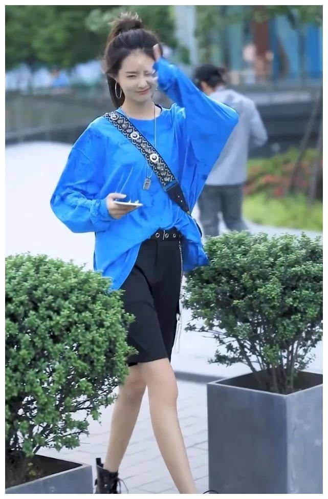 街拍最火的晨妍,为何每次穿马丁靴?