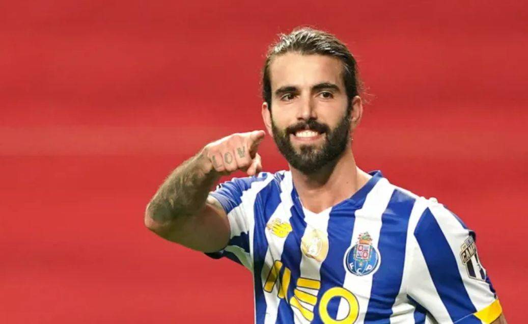 腾1000万工资帽,赚1500万_普伊格_巴塞罗那_中场球员