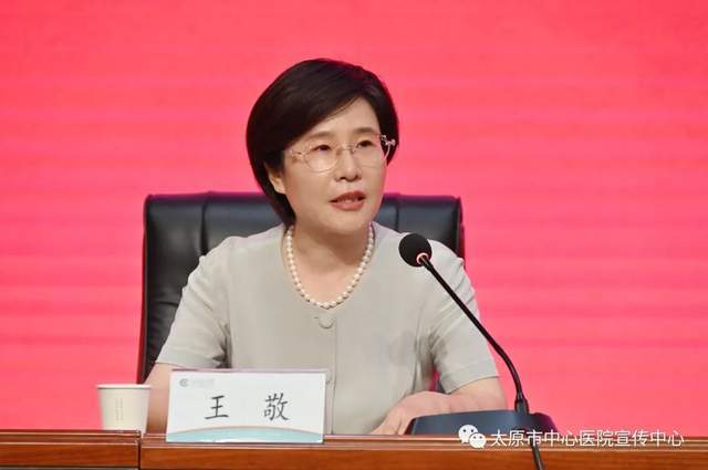 陈博为北京大学第一医院太原医院执行院长李航,副院长袁建峰颁发聘书.