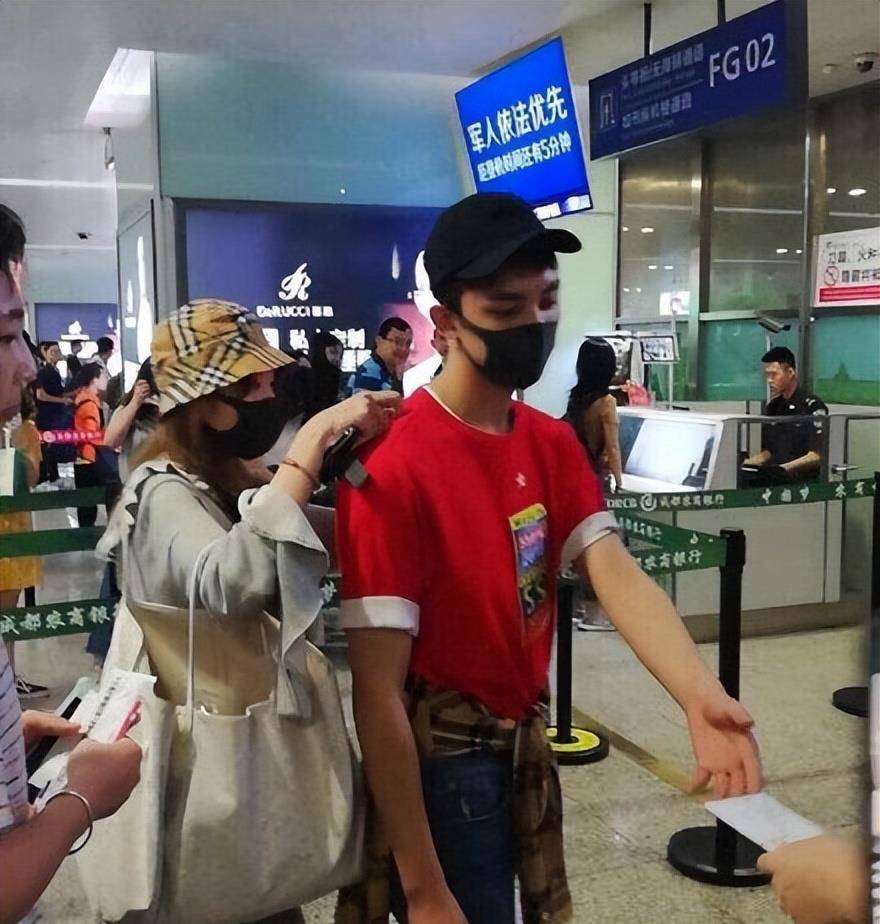 原创吴磊3岁接广告跻身娱乐圈20年打拼站稳脚跟却被鹅厂永久封杀