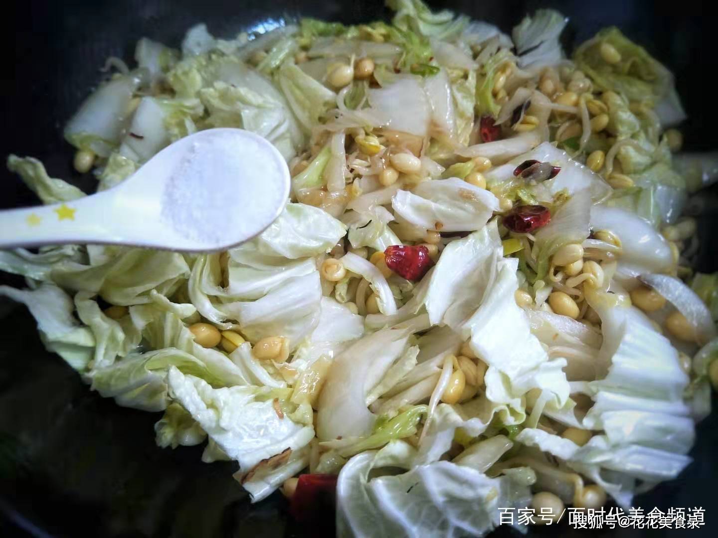 10,简单快手,营养又美味的白菜炒豆芽就做好啦.