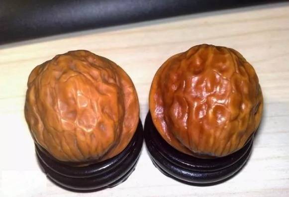 看看花7年时间盘的纸皮核桃包浆如何