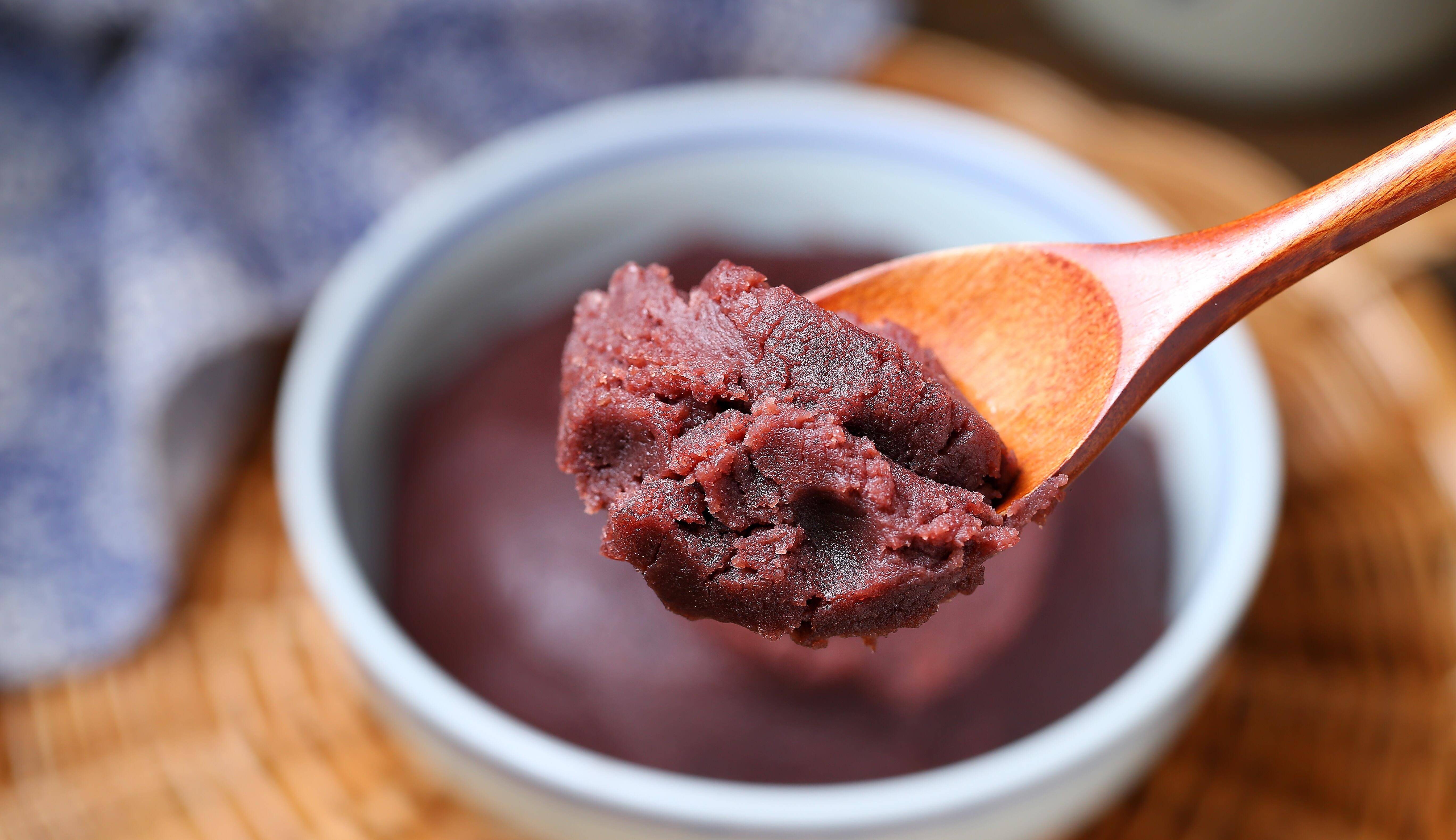 中式面点的豆沙包,豆沙饼,还有蛋黄酥,豆沙酥等糕点经常会用到,而烘焙