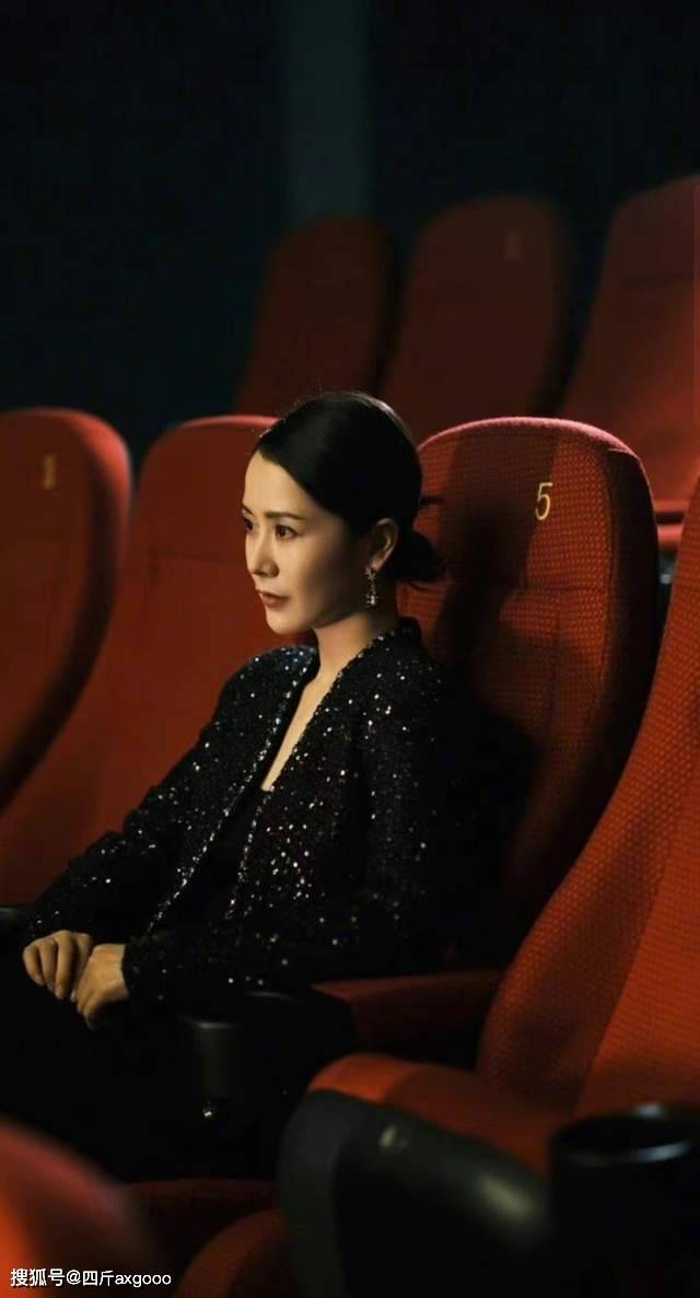 海清去农村拍戏惹争议,网友不满媒体吹捧敬业