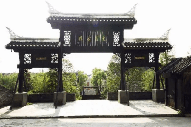 重庆一古镇，地处鄂渝交界处，曾是兵家必争之地，已有千年历史！