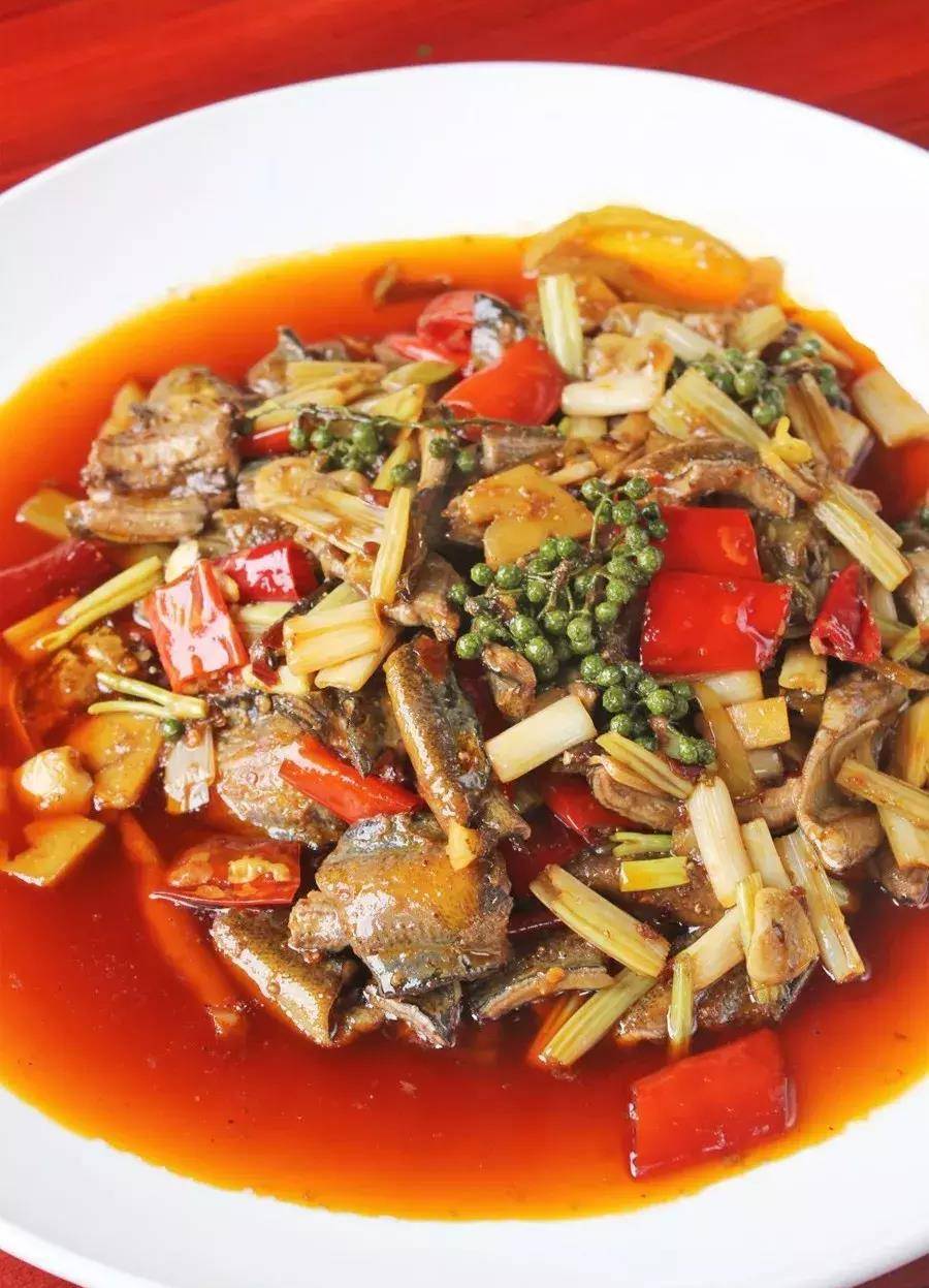 原创一鹅多吃农家特色菜烧仔鹅农家土鳝鱼铁板鹅肠韭香鹅血以错位竞