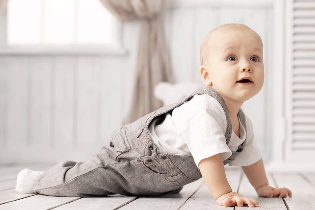 宝宝的这些情况,暗示其运动发育迟缓,比其他同龄宝宝落后不少