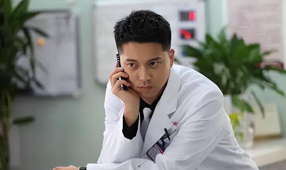 演员王磊:磨刀多年后,他走红了,嫁给了李,他的婚姻