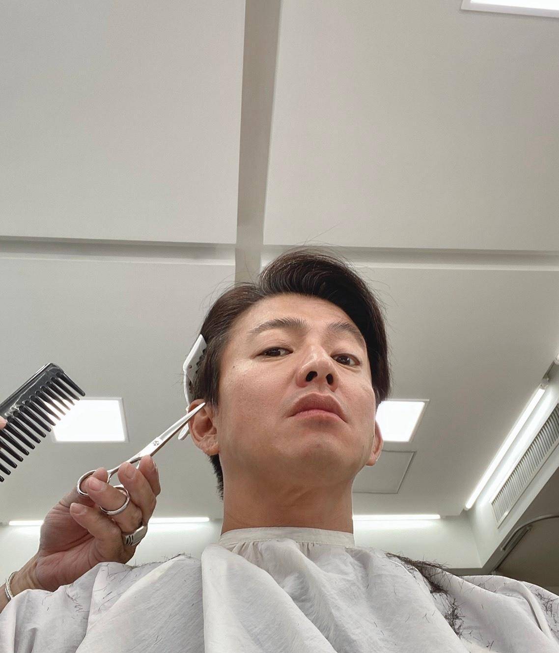 原创木村拓哉两女儿合影20岁心美挎迪奥包白富美光希头发凌乱穿着朴素