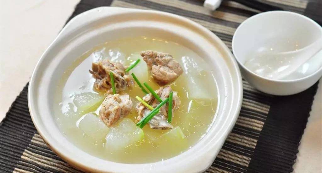 原创冬瓜和排骨这样做清淡爽口有营养家里老人孩子都爱喝