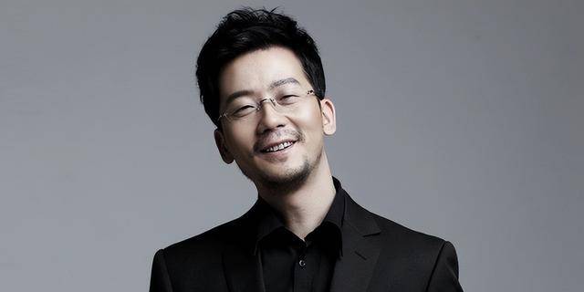 与著名的京剧才女琴师周佑君闪婚一年后离婚,离婚17年后一直单身,事业