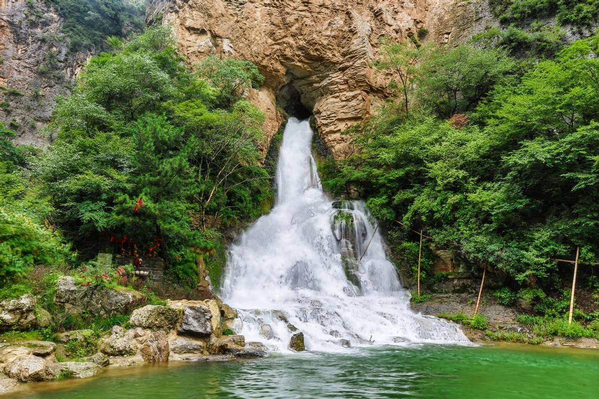 左权龙泉国家森林公园,有山,水,林,泉,洞,石,寺,庙共87处景点.