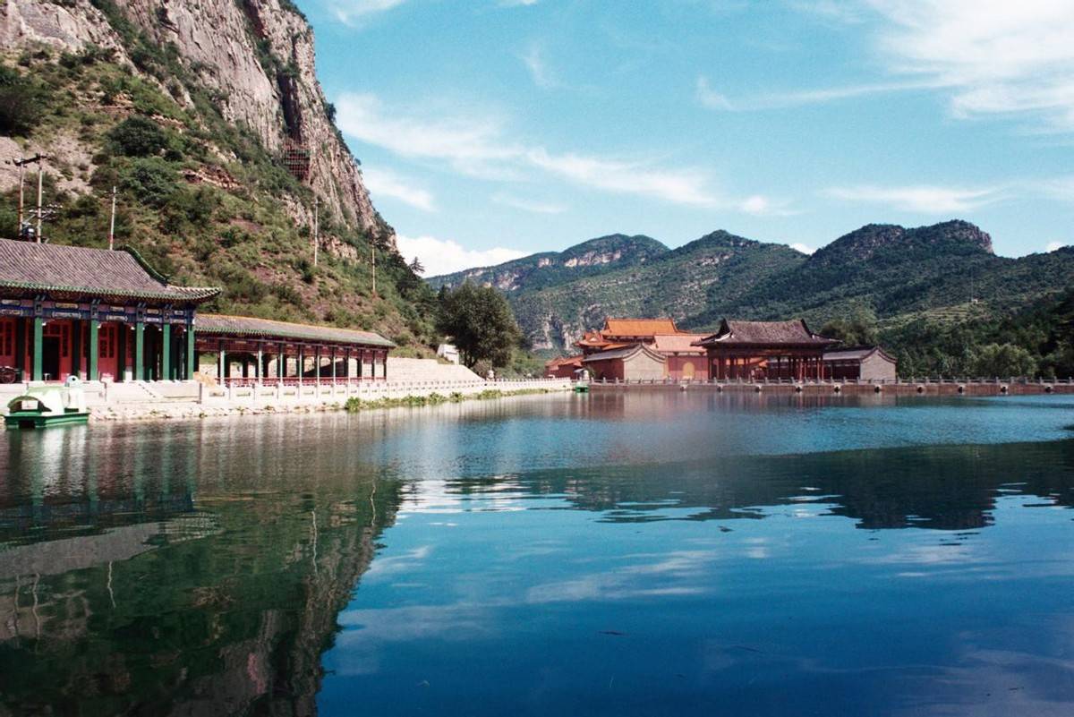 左权龙泉国家森林公园,有山,水,林,泉,洞,石,寺,庙共87处景点.