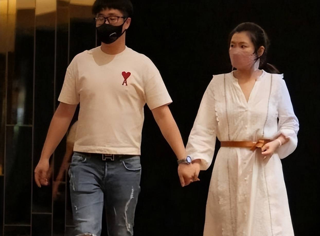 任容萱为男友庆生公开恋情姐姐selina和父母均在场获家人祝福