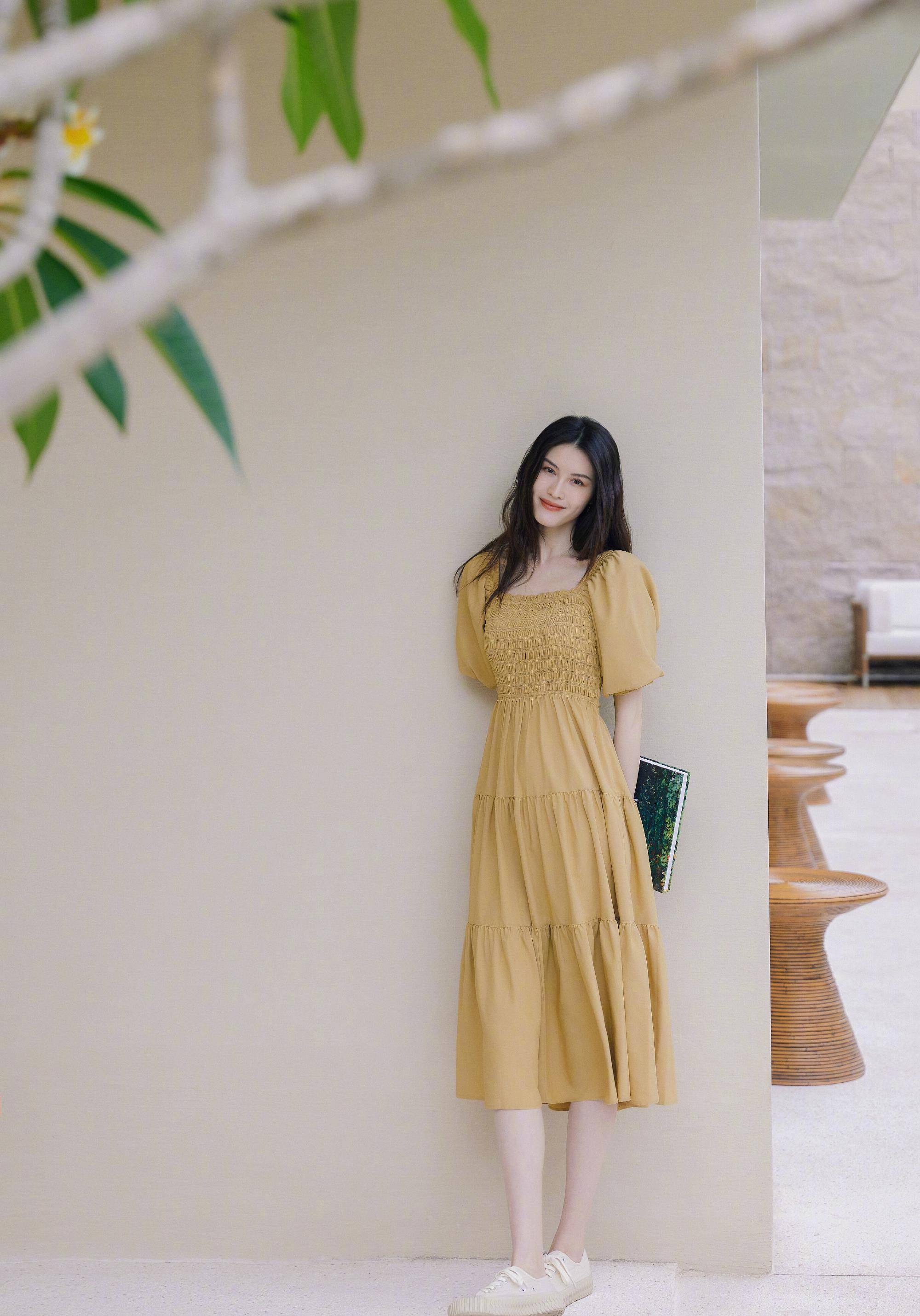 何穗晒美黑后照片,表示从此是辣妹!网友:仙姑,还能白回来不?