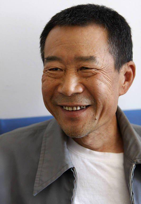 66岁李雪健妻子曝光,竟是大家熟悉的她,儿子长得太像他!