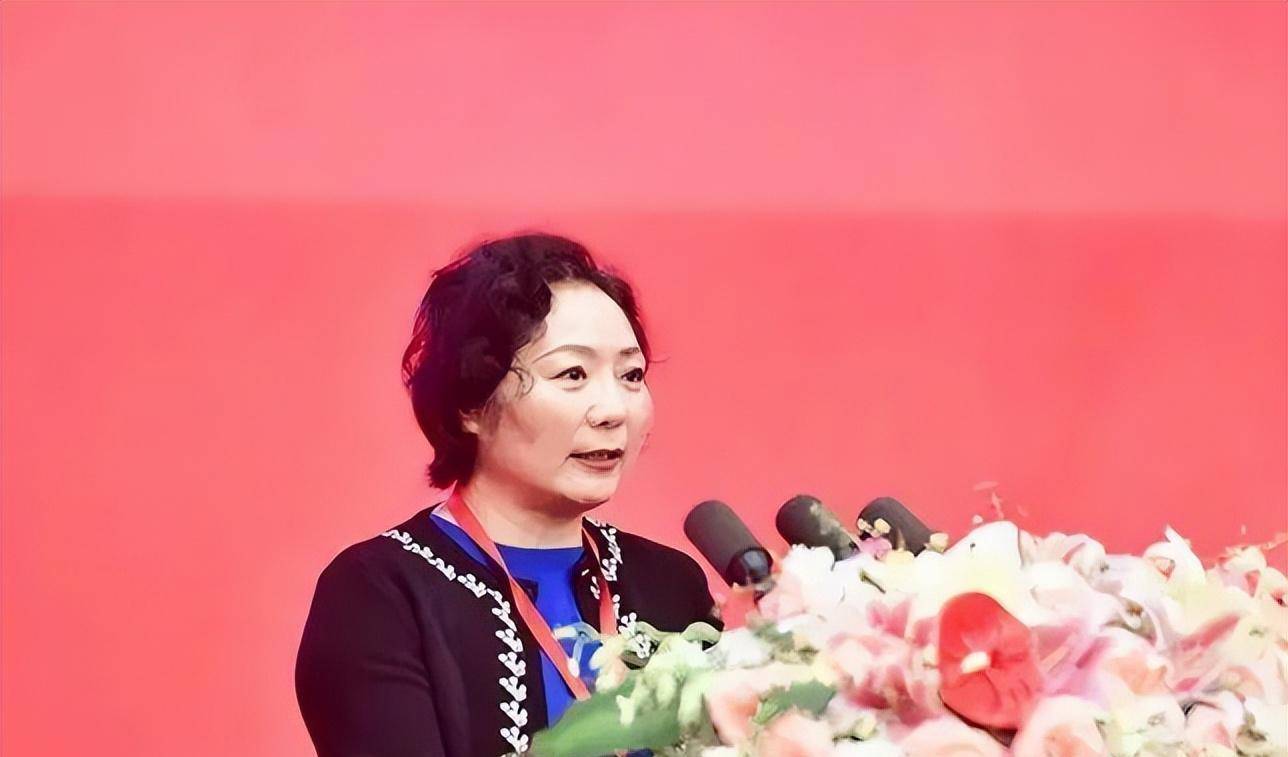 "龙湖地产"吴亚军:每月收租2个亿,分前夫200亿,给女儿530亿_重庆_外界