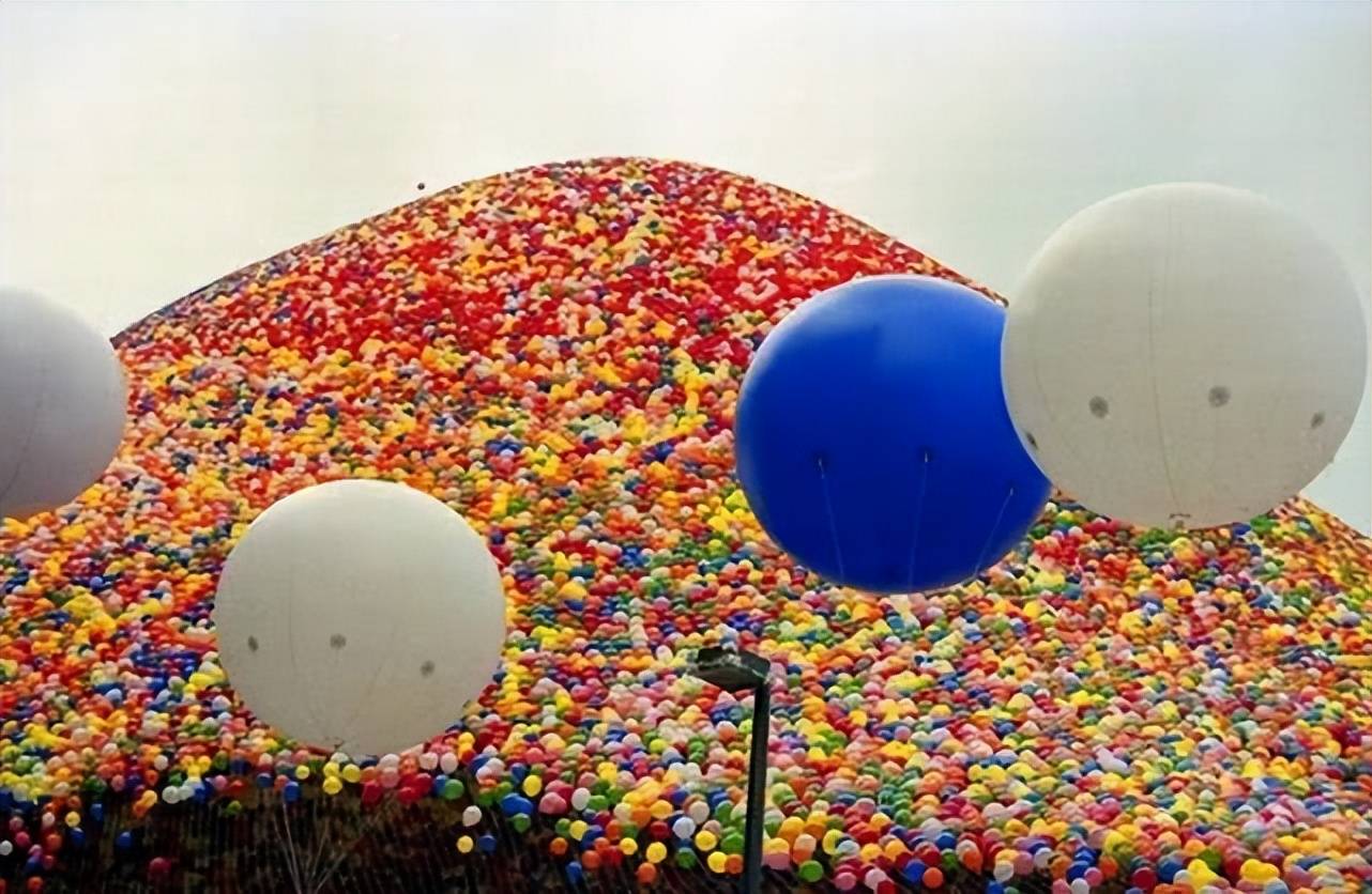 原创为何要禁放氦气球?看美国同时释放143万氦气球,酿成多大的灾难