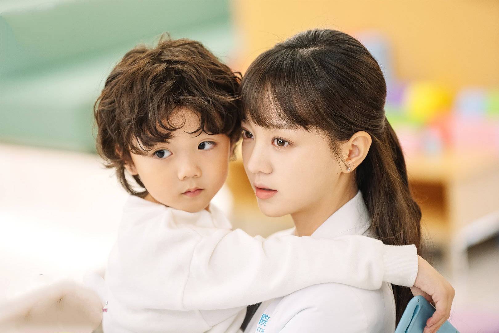 不知道的,还以为两人是在悄悄谈恋爱呢,这也太甜了吧.