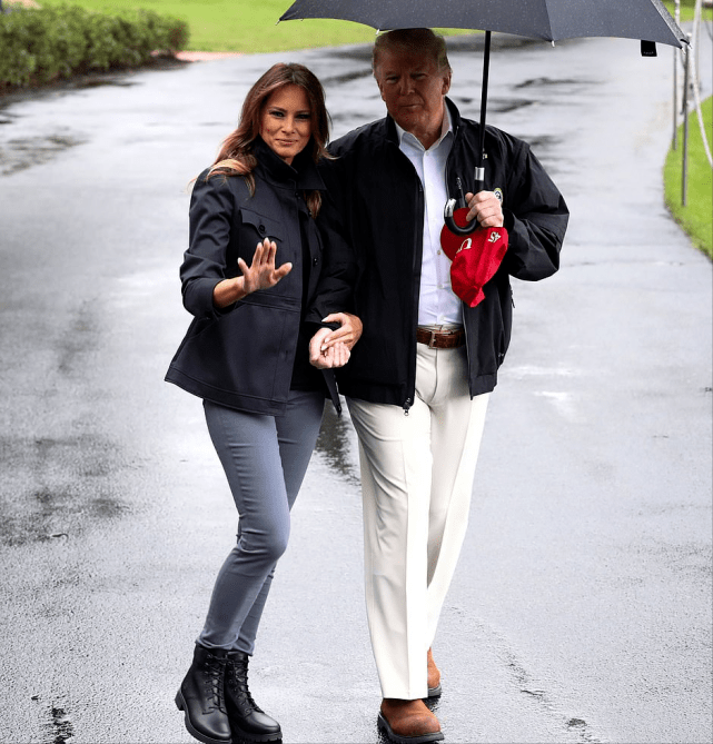 曾帮爱妻打伞超甜,而特朗普却只顾自己_梅拉尼娅_奥巴马_丈夫
