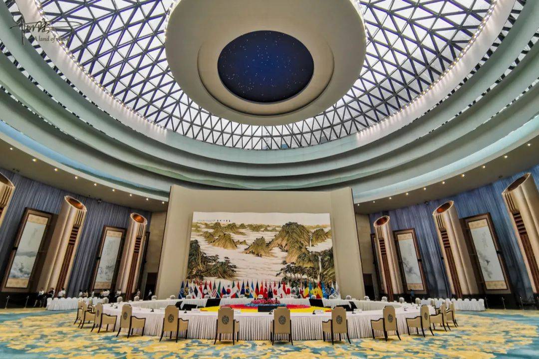 炎炎夏日,这个高大上的g20峰会体验馆也是相当冷清,门可罗雀_杭州