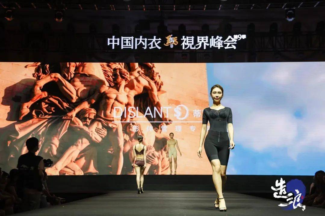 dislant蒂斯蓝黛//萃取时尚的碎片,焕新表达自我本真的赞礼,摩登本色