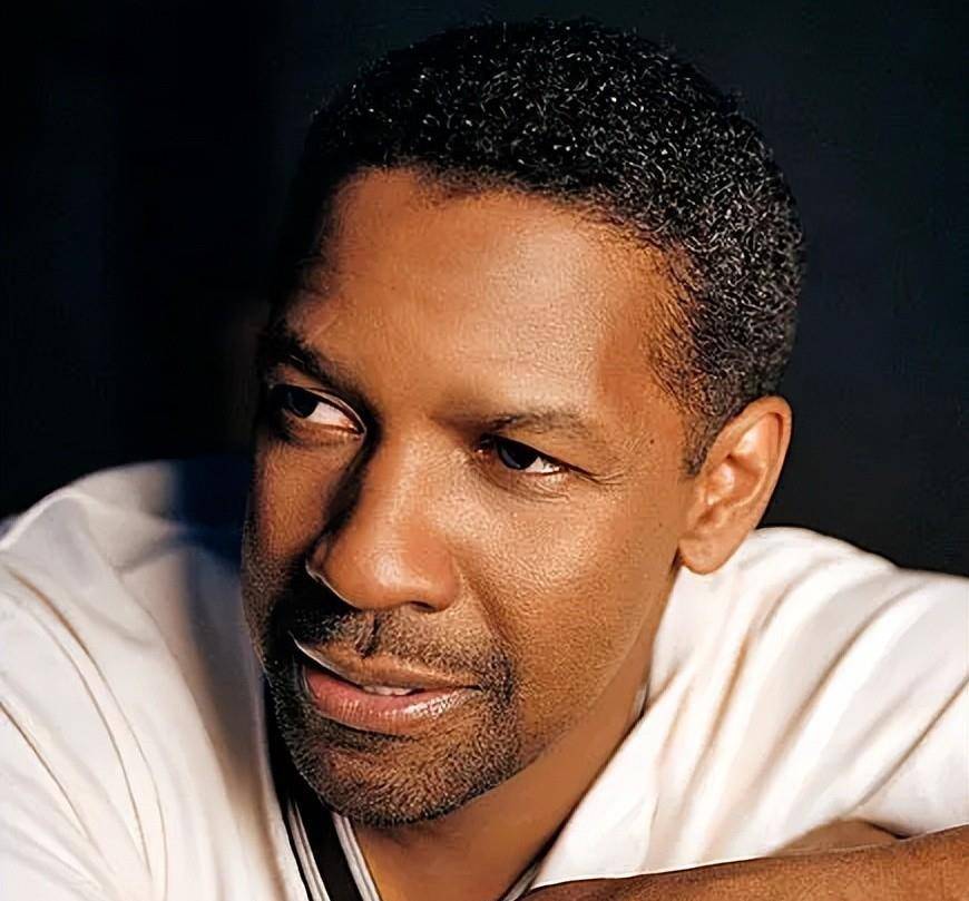 原创影视人物志丹泽尔华盛顿演技精湛性格内敛优雅的黑人影帝