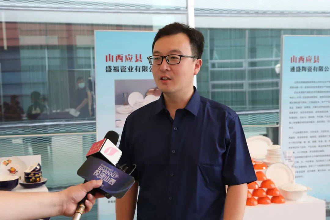 应县县长王晋军介绍,应县陶瓷始于辽宋,兴于明清,是真正"祖上有工艺