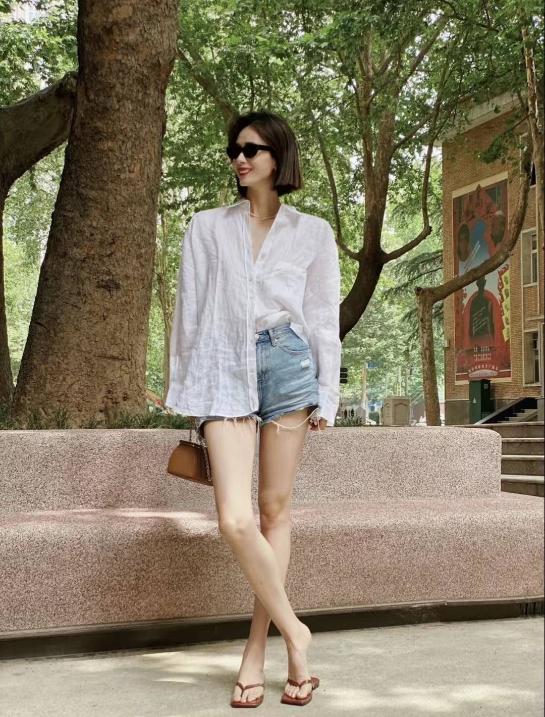 原创牛仔短裤配什么上衣和鞋子好看图片